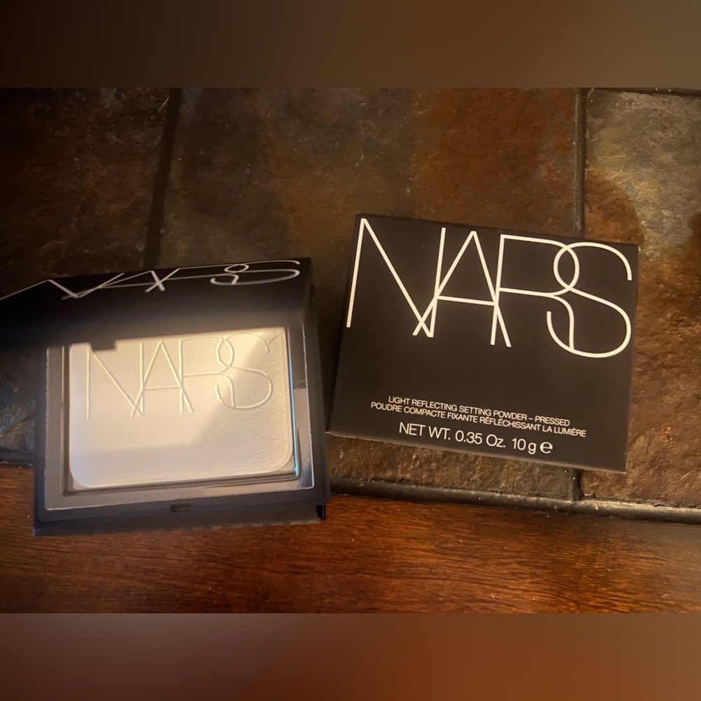 NARS  Light Reflecting Setting/Pressed Powder .. shade..crystal NIB